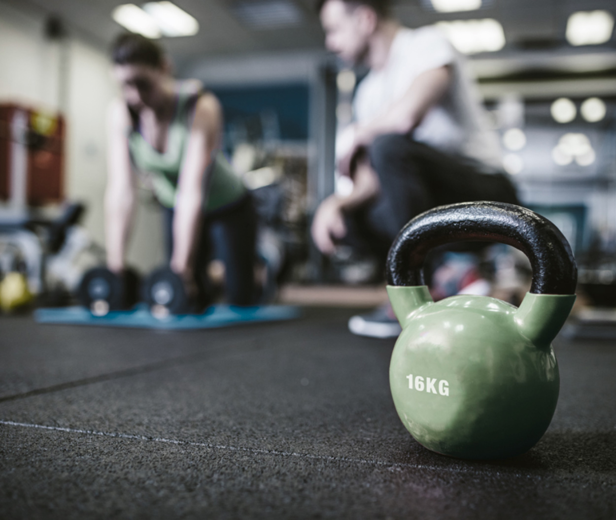 Delta Osteo - Athletes doing dumbell exercises